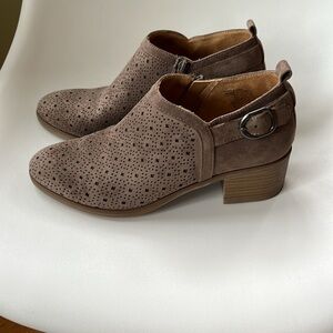 Women’s tan low boot, Sonoma, 9